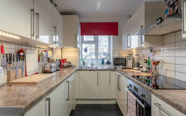 Colourful 2 Bedroom Apartment In Shoreditch