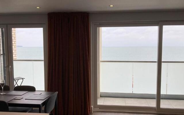 24 Breakwaters - Sandown Bay - Isle of Wight