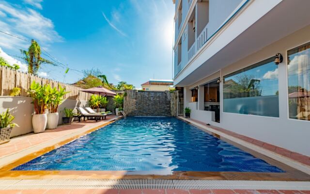 MidCity GoldenTown Hotel