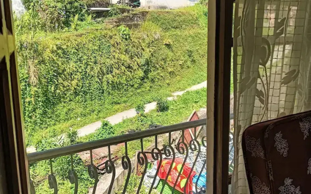 Ronglyang Lotus Villa Homestay (Near MG Road)