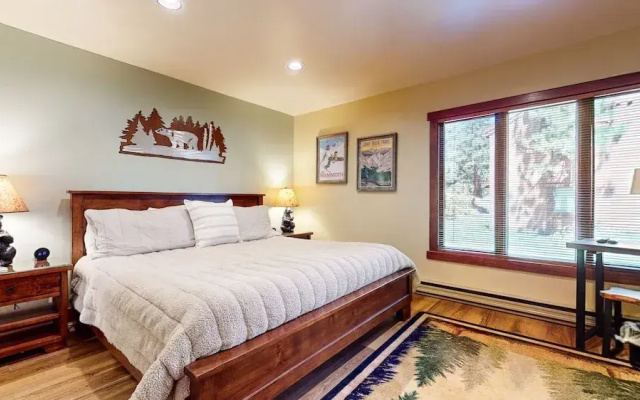 Snowcreek I 13 Mountain Views, Washer Dryer, Beautiful Quiet Community by RedAwning