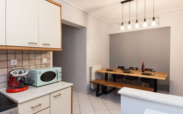 Home Away from Home 2 Bd Apt in Zografou