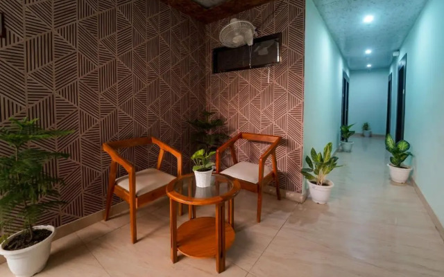 OYO 18682 Hotel Roshan