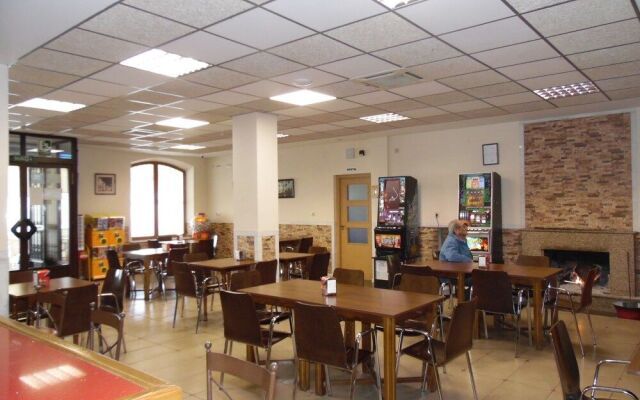Hostal Arias