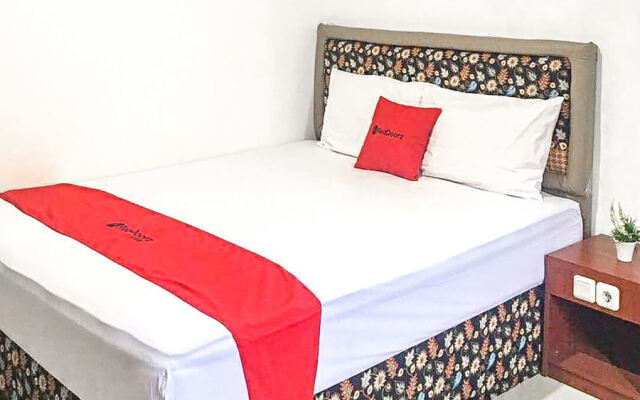 RedDoorz near Bukit Darmo Golf