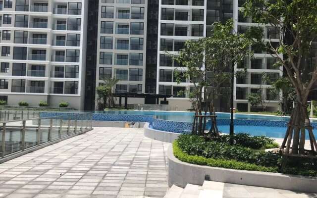 Canh Apartment in Vinhome Skylake