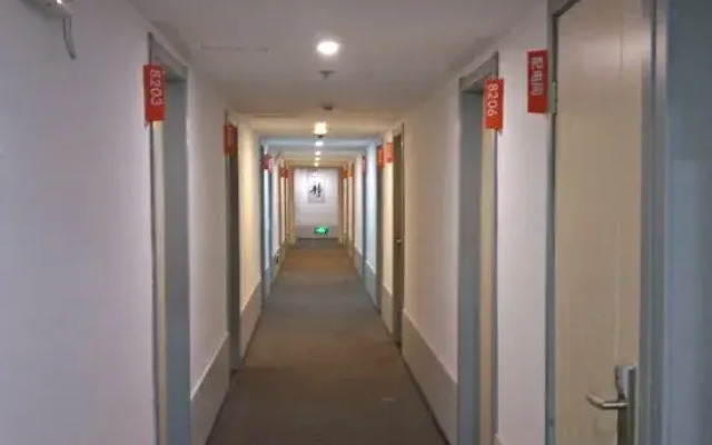 Huayi Hotel (Shanghai Pudong Hang Seng Plaza Branch)