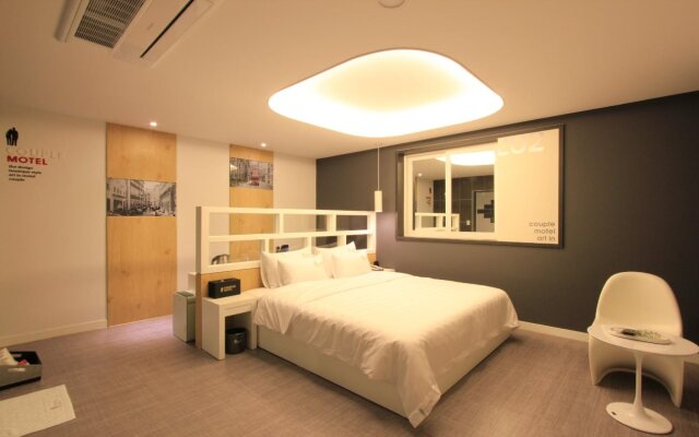 Couple Hotel