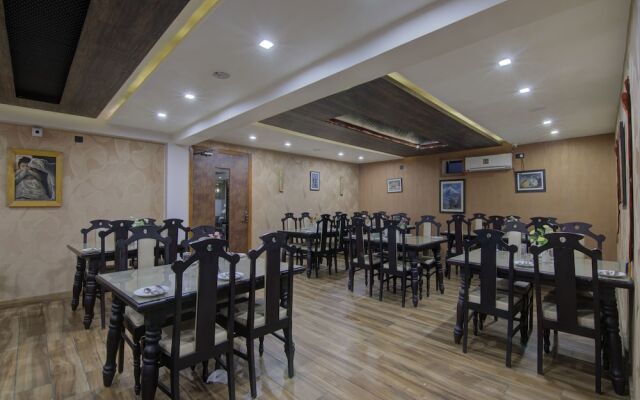 OYO 13599 Hotel Venkatesh Regency