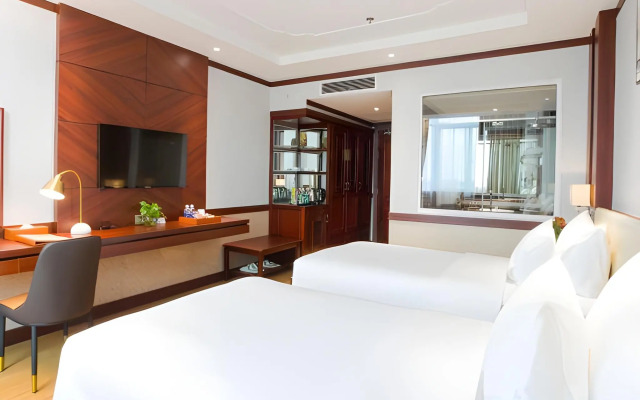 Van Phat Riverside Hotel