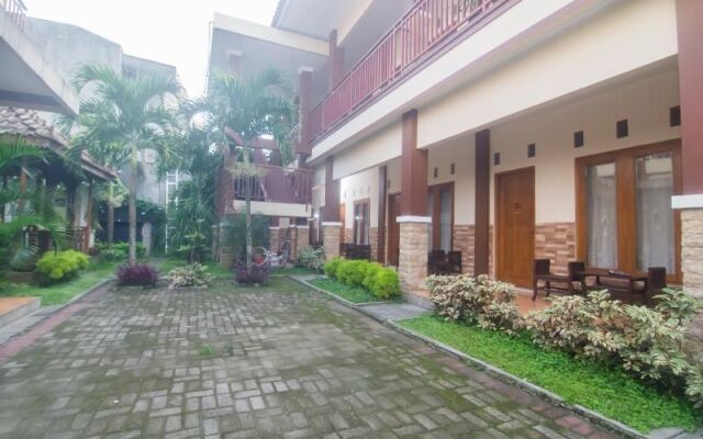 OYO 326 Ndalem Padma Asri Guest House