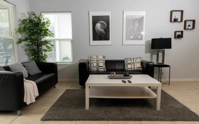 Beautiful Vacation Home Near Disney