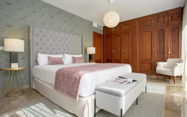 Luxury Apartment in City Center. Puerta Real II