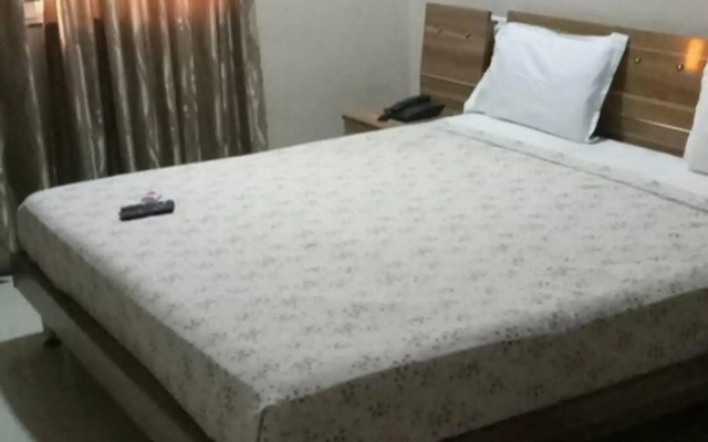 Nakshatra Comforts by OYO Rooms