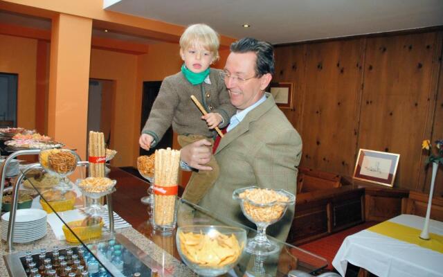 Bellis Hotel