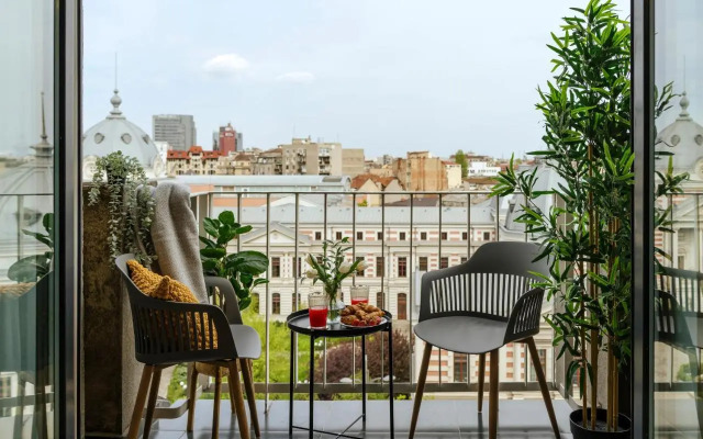 Sunny 2BR Flat - Top Location - Amazing Balcony