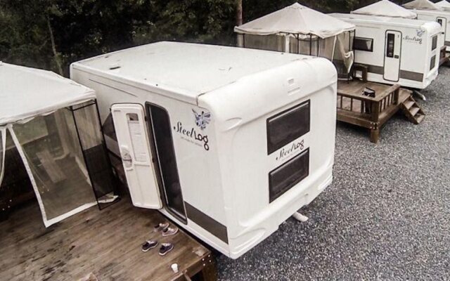 The Proud Resort - Caravan Park