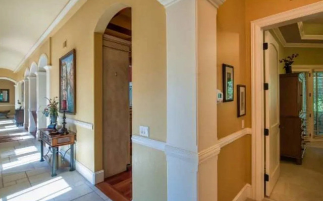 Pelican by RedAwning