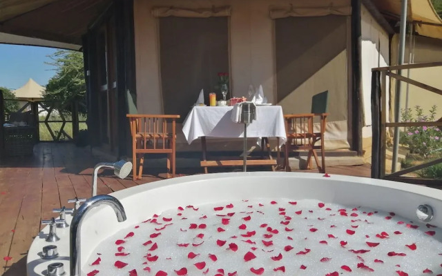 Emayian Luxury Camp