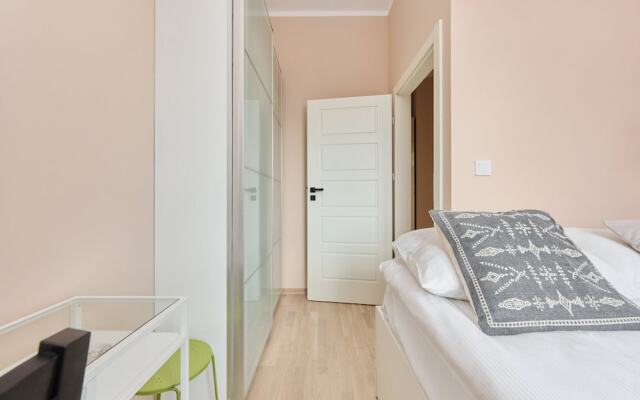 Bright Apartment Walońska 19 by Renters