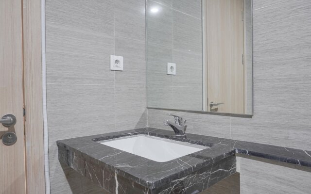Spacious And Nice 2Br At Hillcrest House Apartment