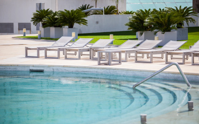 Pullman Rosario City Center Hotel