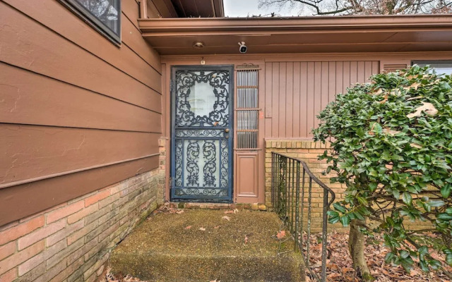 Memphis Vacation Rental - 1/2 Mi to Graceland