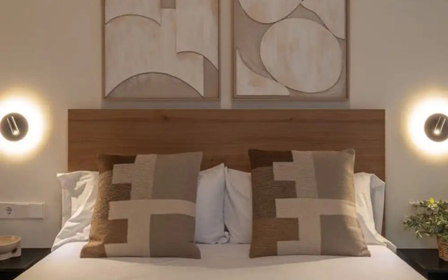 Sant Pau Patio 2BR Near Avinguda Gaud With Patio