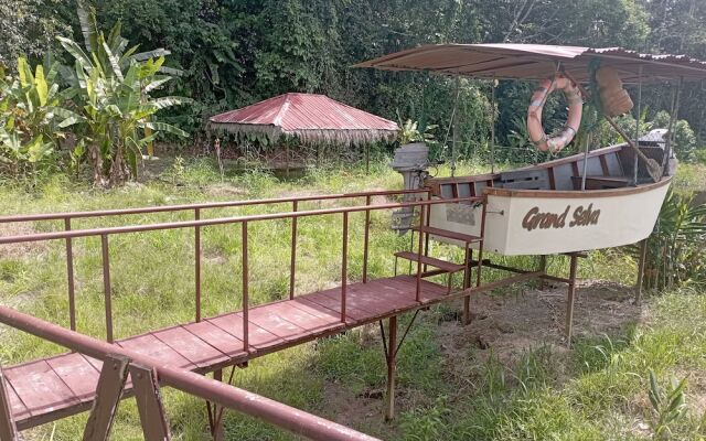 Grand Selva Lodge & Tours