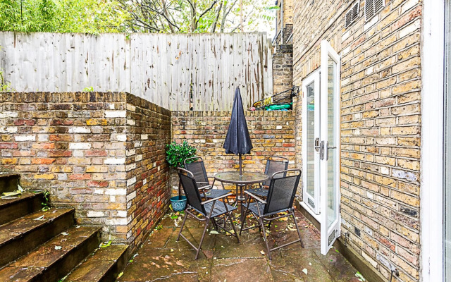 Bright Clapham Apartment