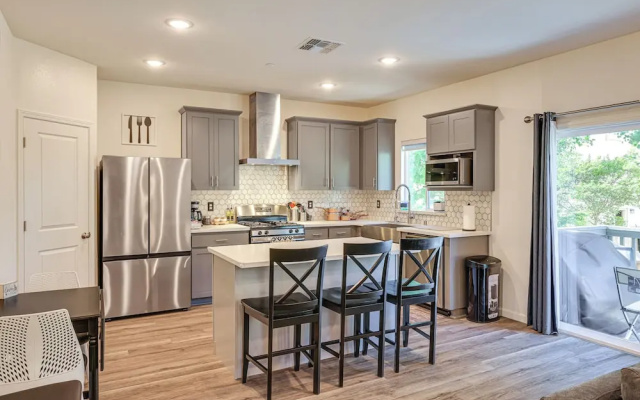 Spacious Family Home in Stockton - Pets Welcome! - фото 5