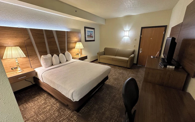 Mackinaw Beach & Bay Inn & Suites