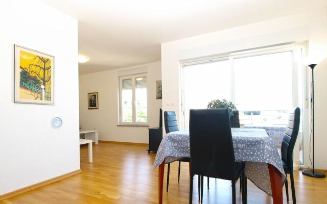 Apartment 1932
