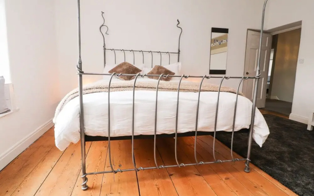 Dyson House