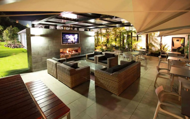 Commodore Airport Hotel