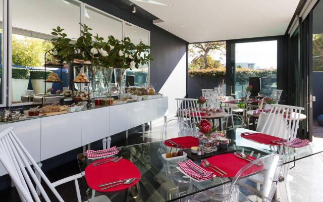 Life and Leisure Luxury Guesthouse