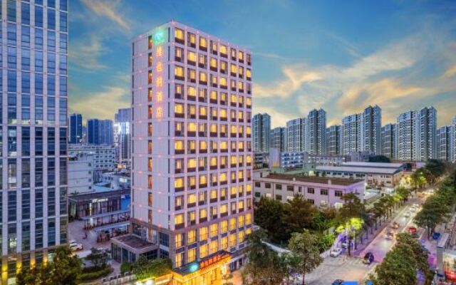 Vienna Hotel (Shenzhen Henggang Metro Station)