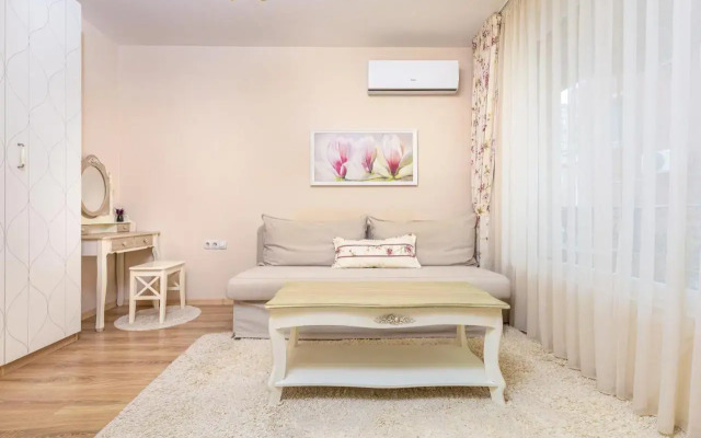 Bright & Cozy 1BD Flat with a Charming Terrace