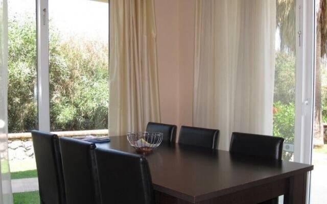 Villa RN4D by JoyLettings