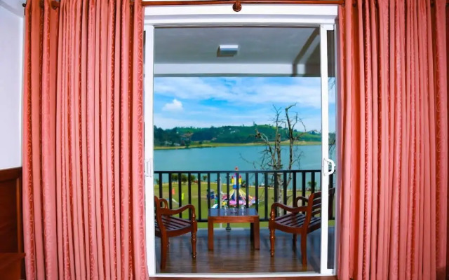 Royal Lake Hotel