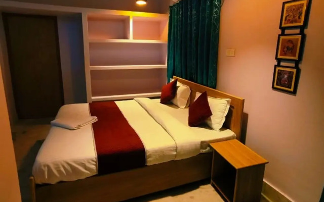 Goroomgo Rail View Guest House Puri