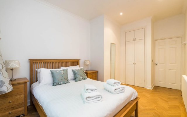 Luxury 2BD Garden Flat in Chelsea