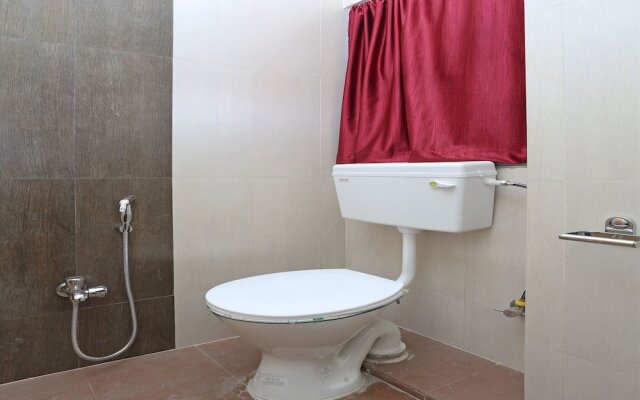 OYO 11696 Holiday Inn Guest House
