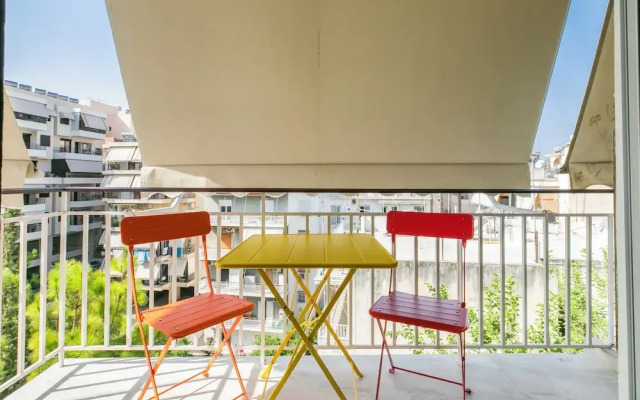 Kallisti 2BR Apt & Balcony in Nea Smyrni