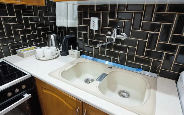 Stylish Renovated 2 Bd Apt in Exarcheia