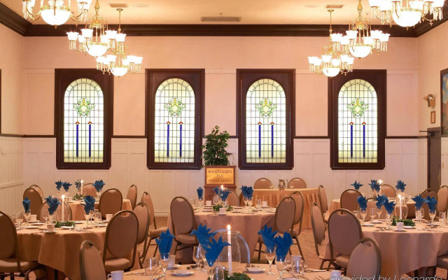 Hassayampa Inn