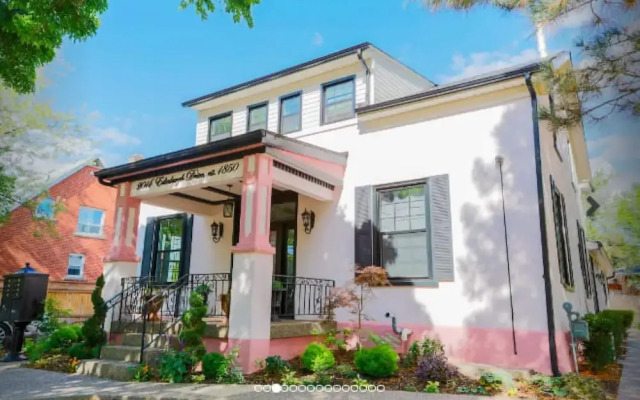 Detached Victorian Style Tiny Home - Long Stays U7