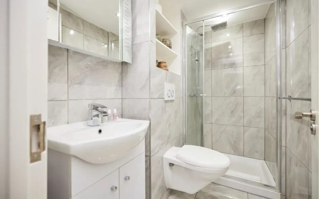 The Fichley Hideaway - Glamorous 2Bdr Flat With Patio