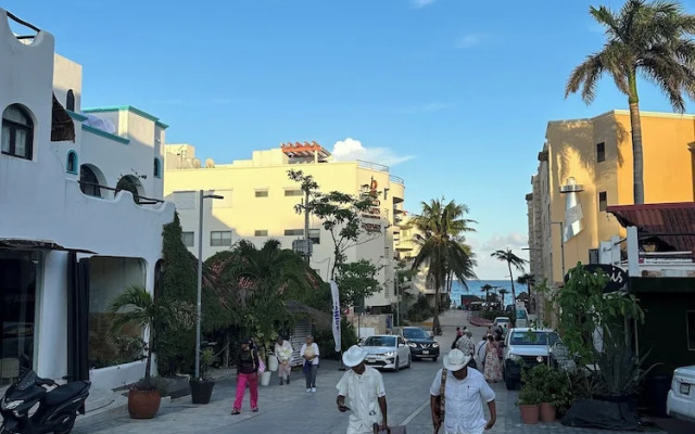 Plaza Nardos Hotel & Suites