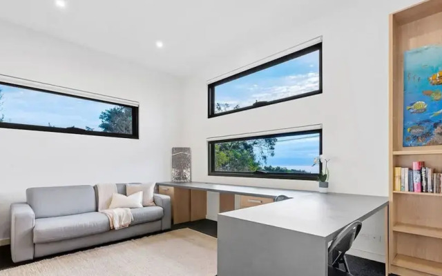 The Ocean s Edge Luxury Entertainer With Views